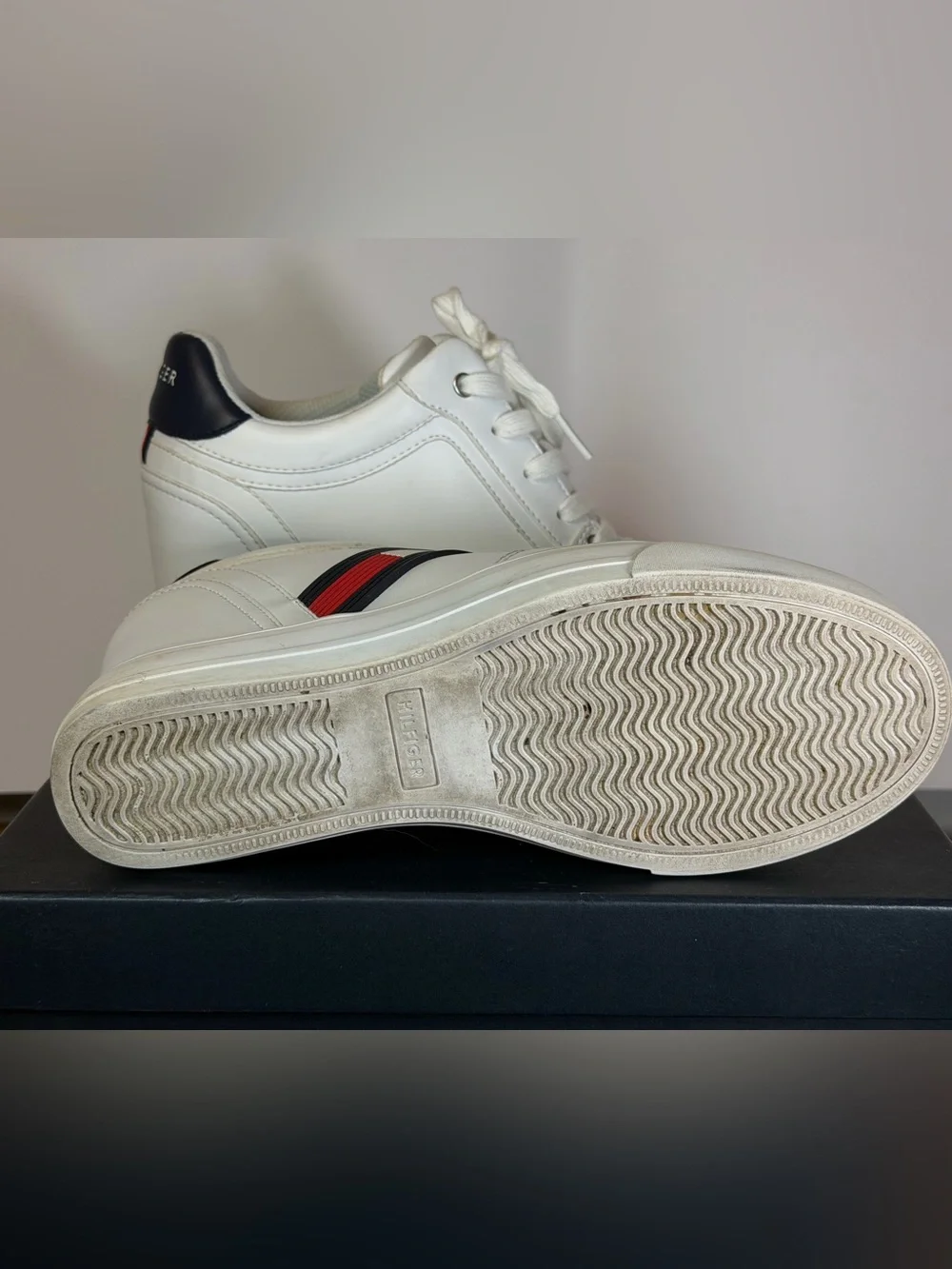 Tommy Hilfiger Delsia Hidden Wedge Sneakers – White Multi | Women’s US 9M w/box